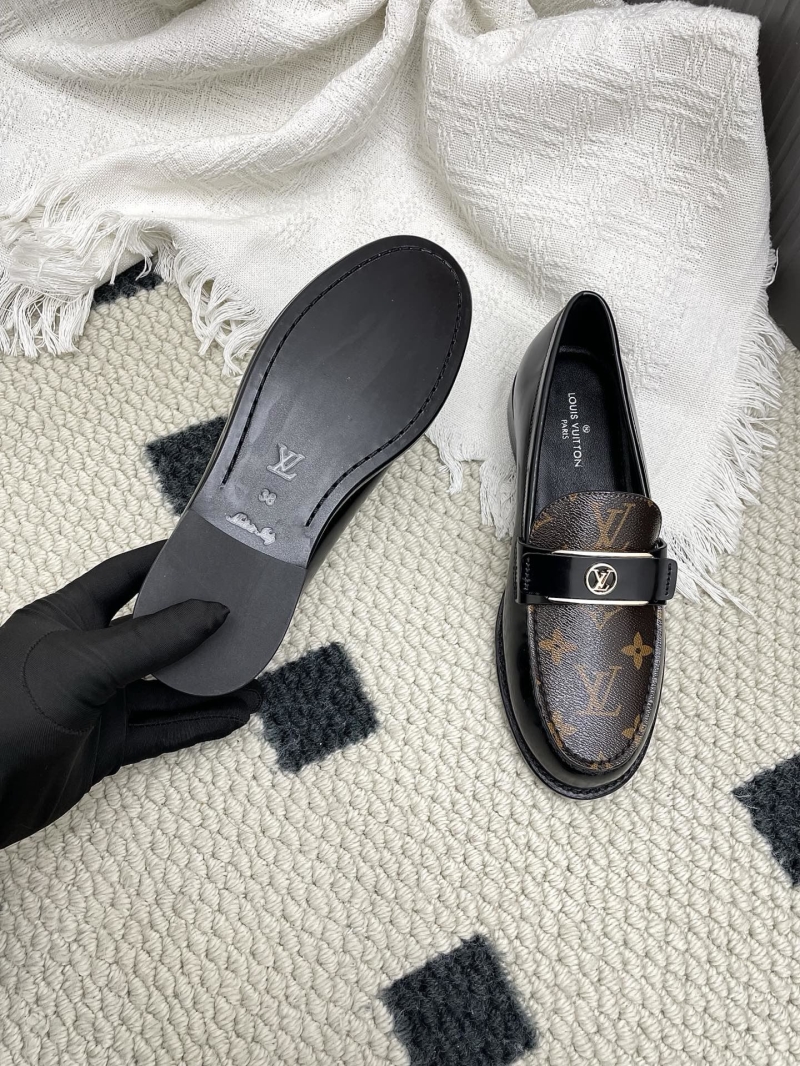 l0vis Vvtt0n loafers